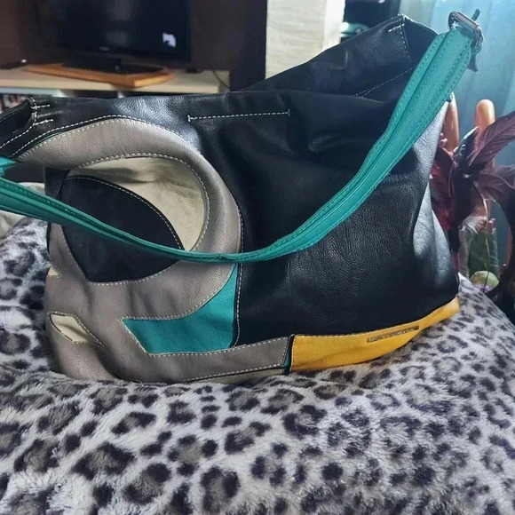 United Colors of Benetton | VINTAGE Pure 80's Slouchy Faux Leather Shoulder Bag - Picture 11 of 17